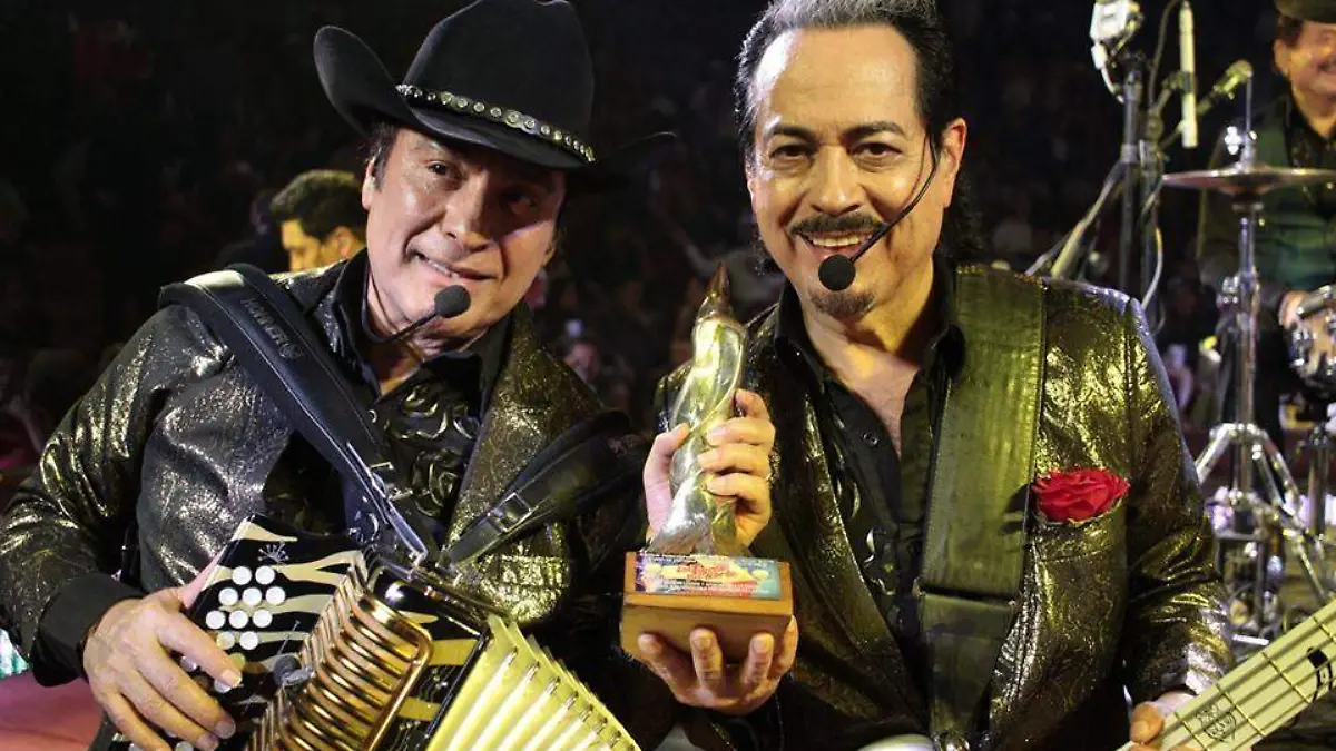 12 Tigres del Norte llena el Palenque hasta las lámparas